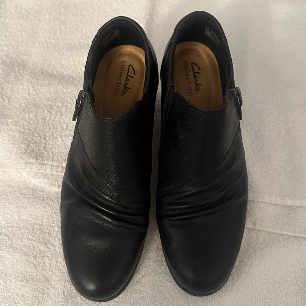 Clarks Woen's Black Leather Boots
